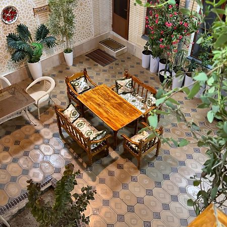 Hanifa Bukhara Bagian luar foto