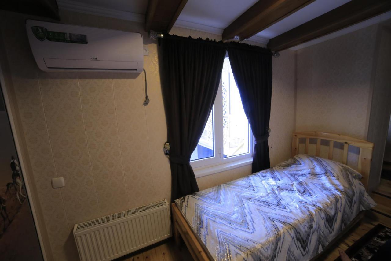 Hanifa Bukhara Bagian luar foto