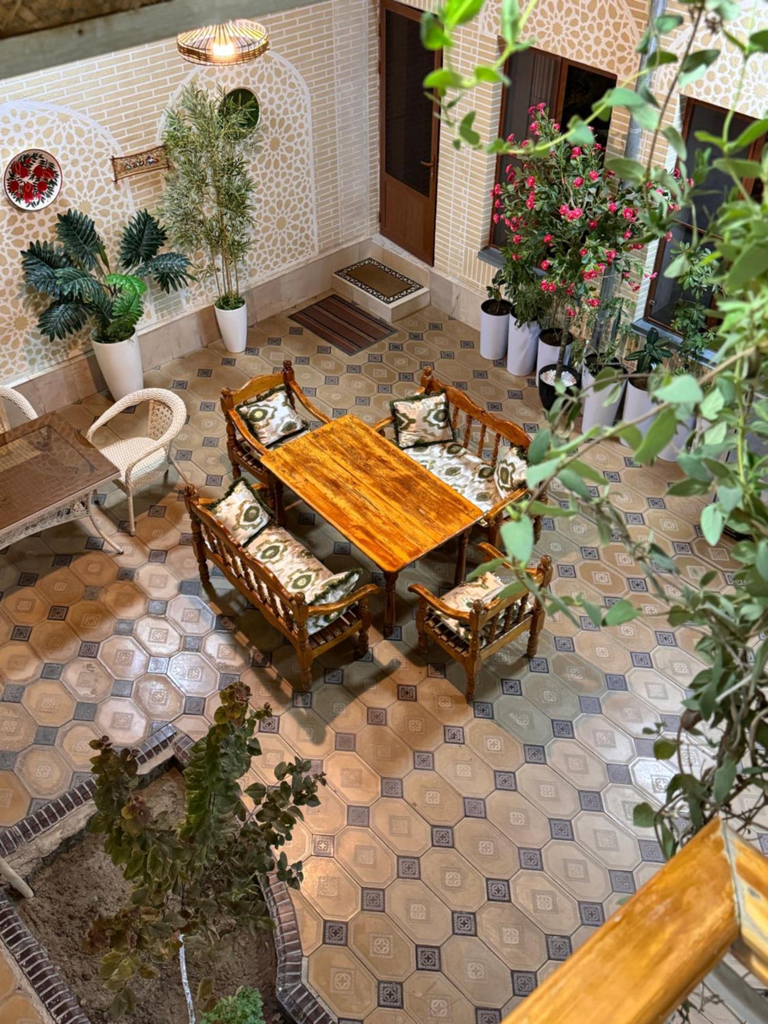 Hanifa Bukhara Bagian luar foto