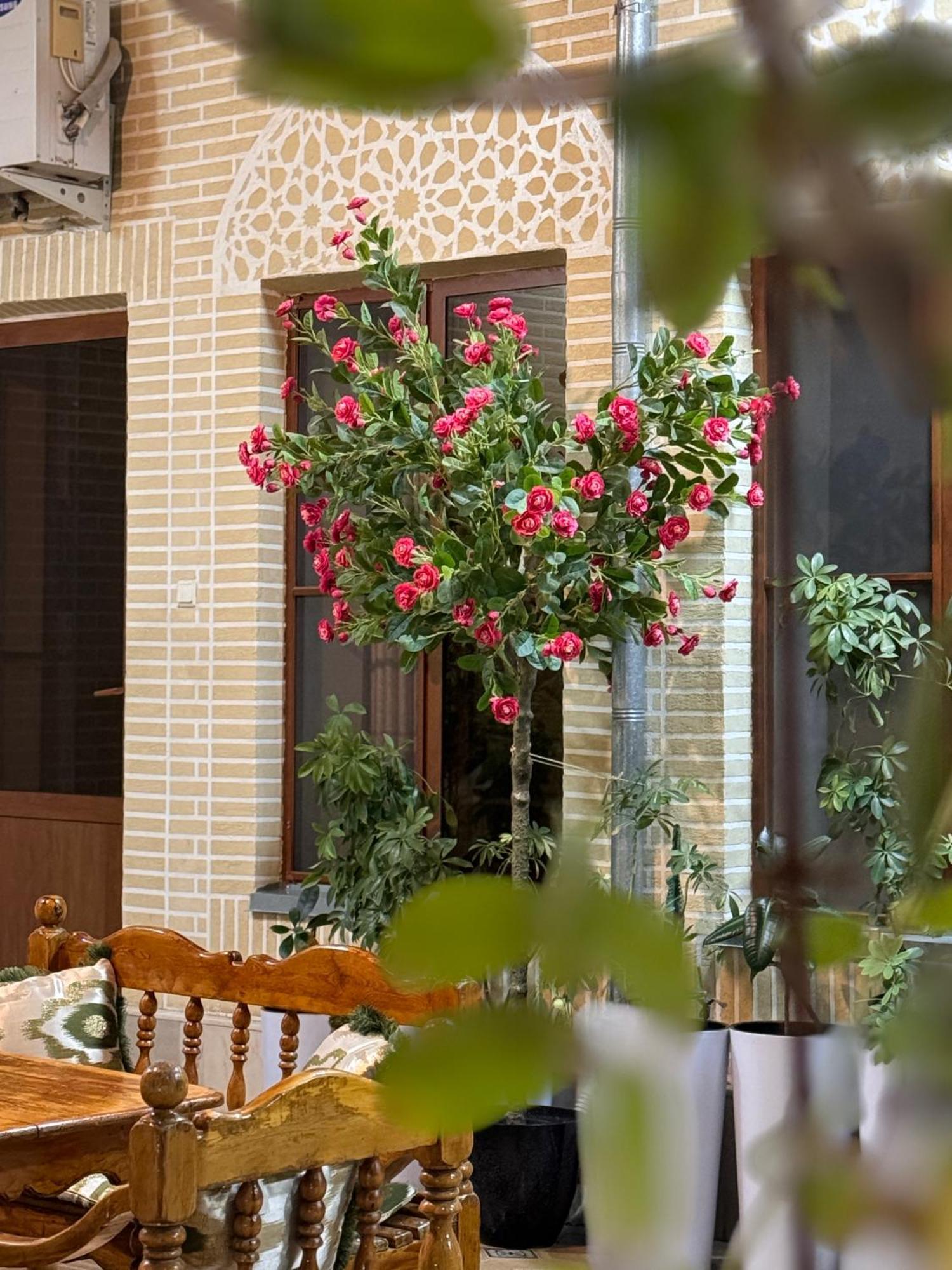 Hanifa Bukhara Bagian luar foto